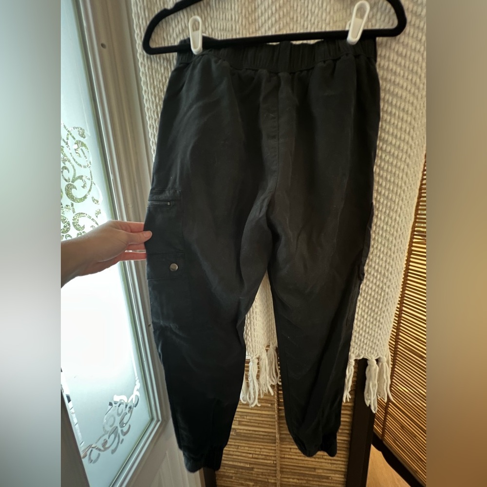 Banana Republic Black Cargo Pants - Picture 3 of 3